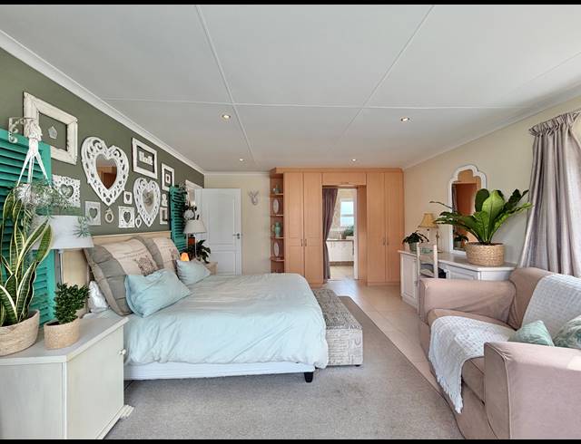 6 BEDROOM HOUSE FOR SALE IN MARINA MARTINIQUE